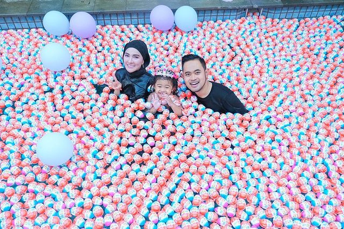 Kinder Joy Pool Party di Ulang Tahun Amberly Anak Crazy Rich Malang