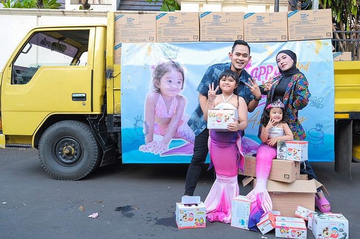 Kinder Joy Pool Party di Ulang Tahun Amberly Anak Crazy Rich Malang