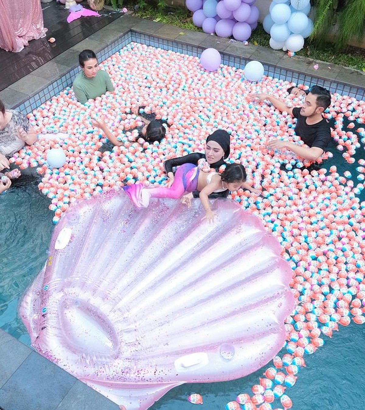 Kinder Joy Pool Party di Ulang Tahun Amberly Anak Crazy Rich Malang