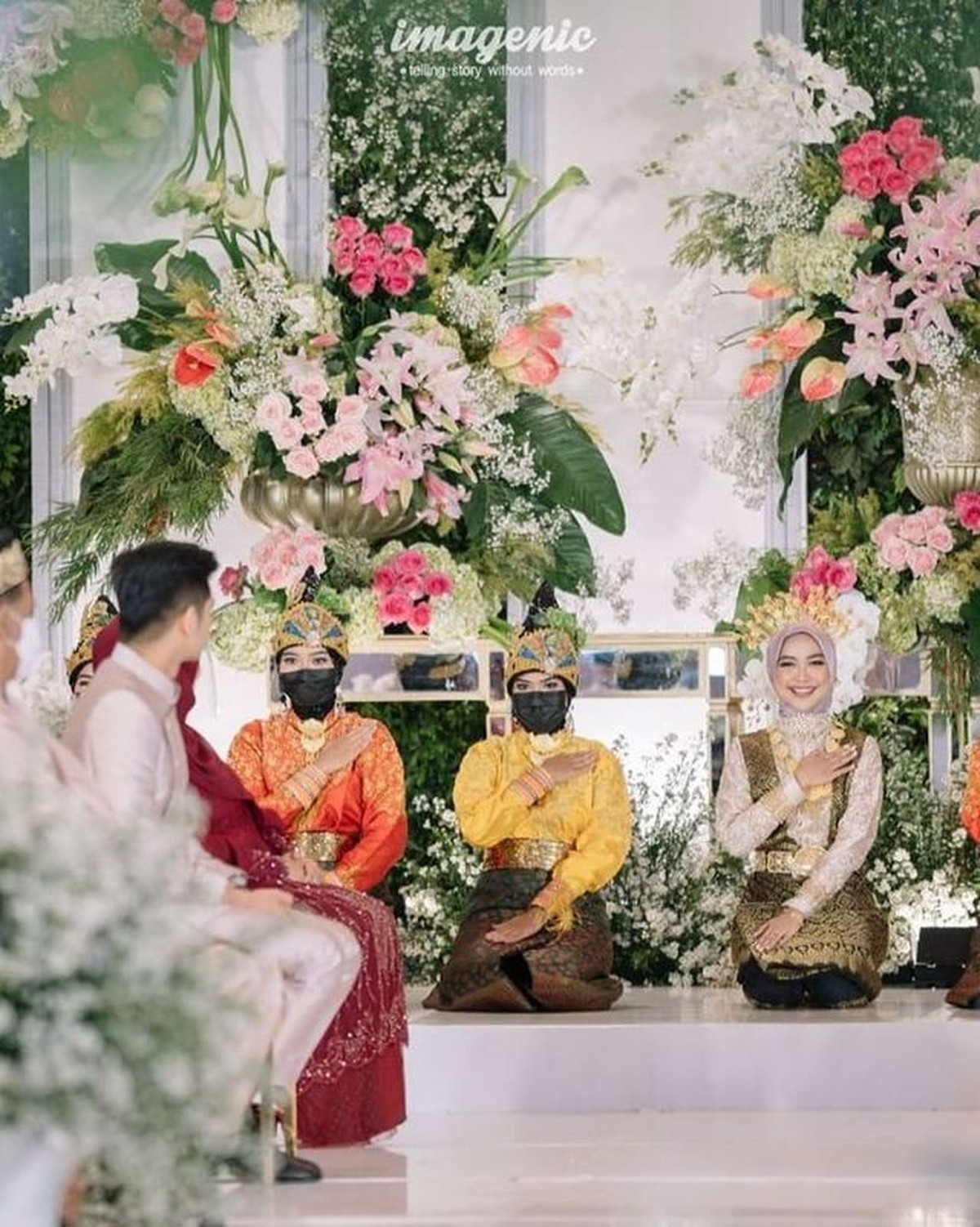 Ria Ricis menjadi sorotan saat membawakan tarian Saman dari Adat Aceh saat acara lamarannya dengan Teuku Ryan&period; Yuk intip momennya&excl;