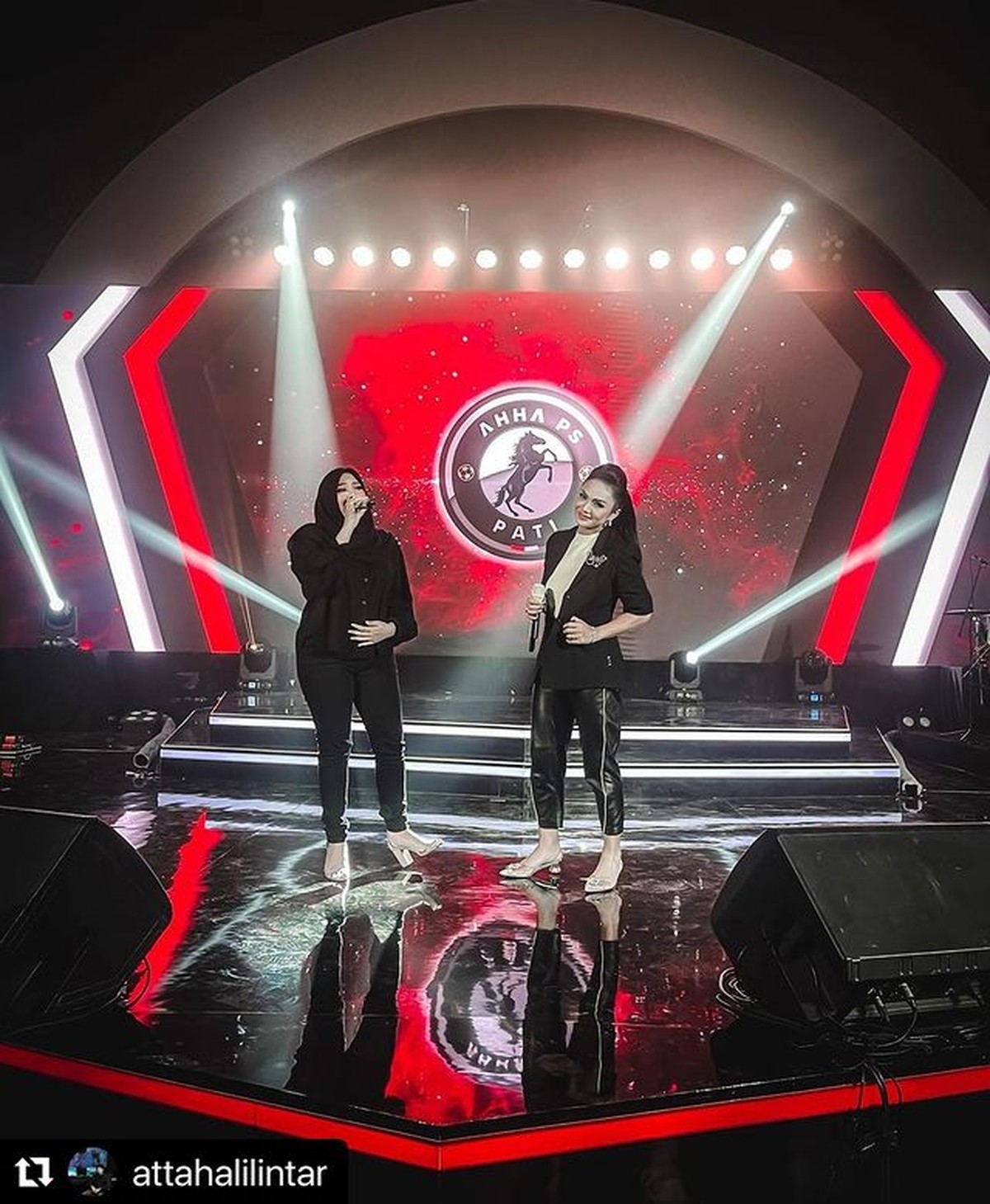 Krisdayanti dan Aurel Hermansyah tampil berduet di konser yang digelar oleh Atta Halilintar&period; Yuk kita intip&excl;