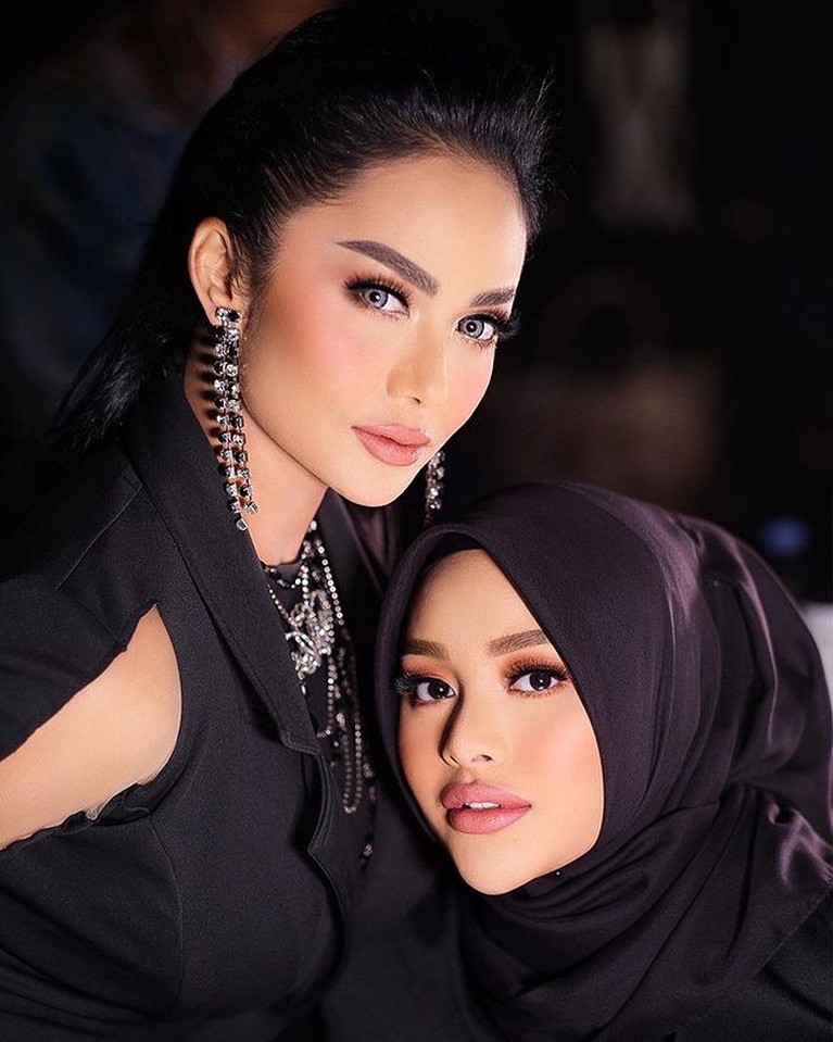 Krisdayanti dan Aurel Hermansyah tampil berduet di konser yang digelar oleh Atta Halilintar. Yuk kita intip!