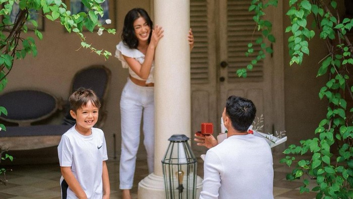 Bikin Haru! Begini Lika-liku Kisah Cinta Jessica Iskandar Sebelum Akhirnya Dilamar Vincent Verhaag