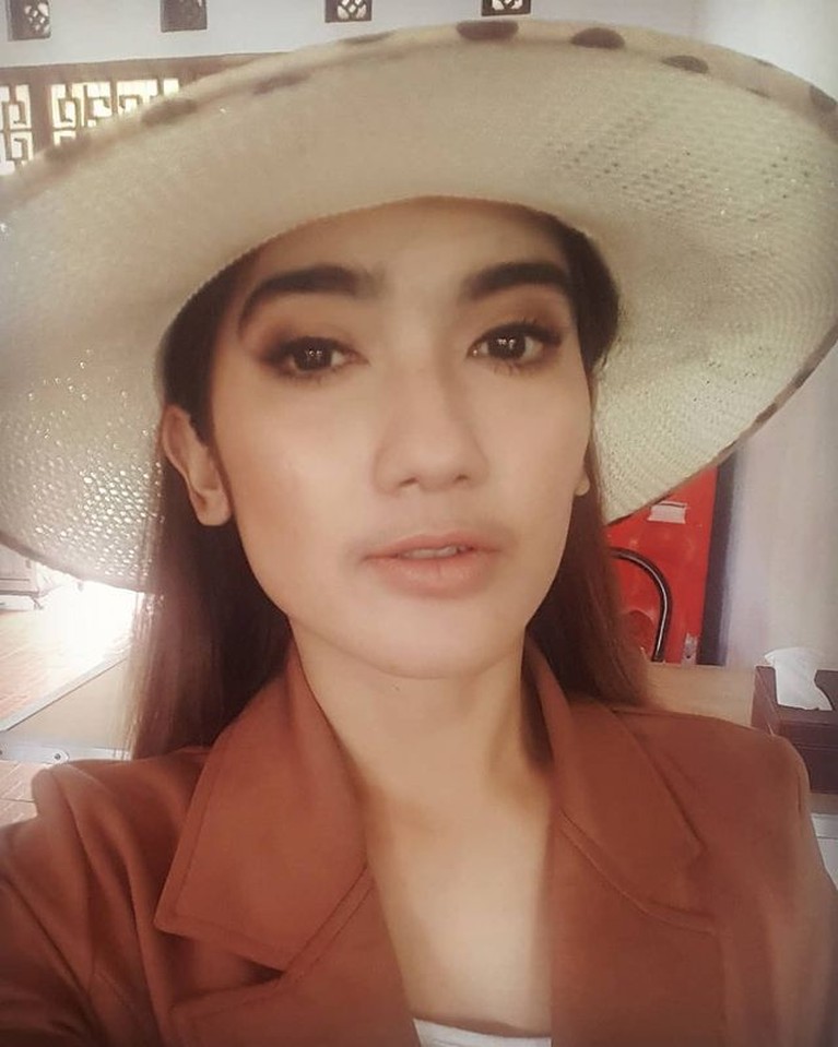Pesinetron Revi Mariska mendapatkan hujatan dari masyarakat dan penggemar Lesti Kejora. Yuk kita intip potretnya!