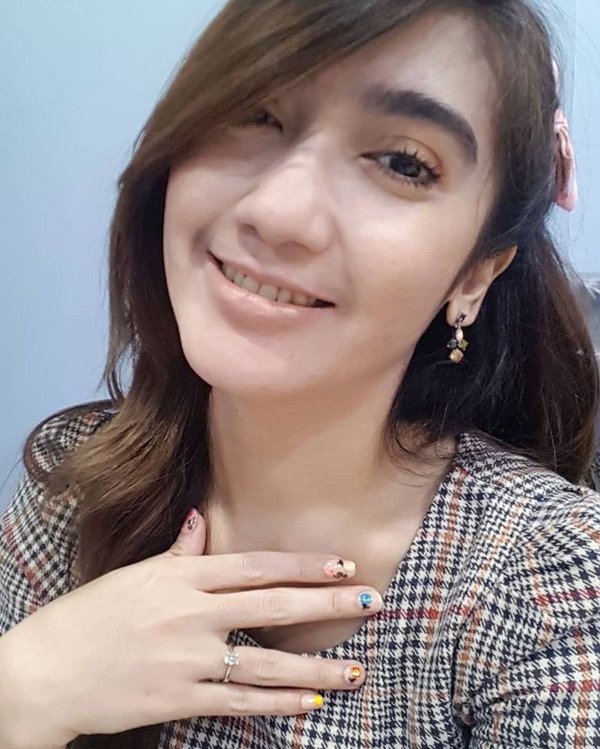 Pesinetron Revi Mariska mendapatkan hujatan dari masyarakat dan penggemar Lesti Kejora&period; Yuk kita intip potretnya&excl;