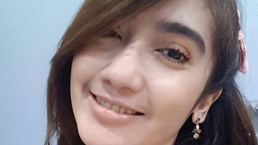 Potret Pesinetron Revi Mariska yang Dihujat Usai Komentari Lesti Kejora Pesinetron Revi Mariska mendapatkan hujatan dari masyarakat dan penggemar Lesti Kejora. Yuk kita intip potretnya!