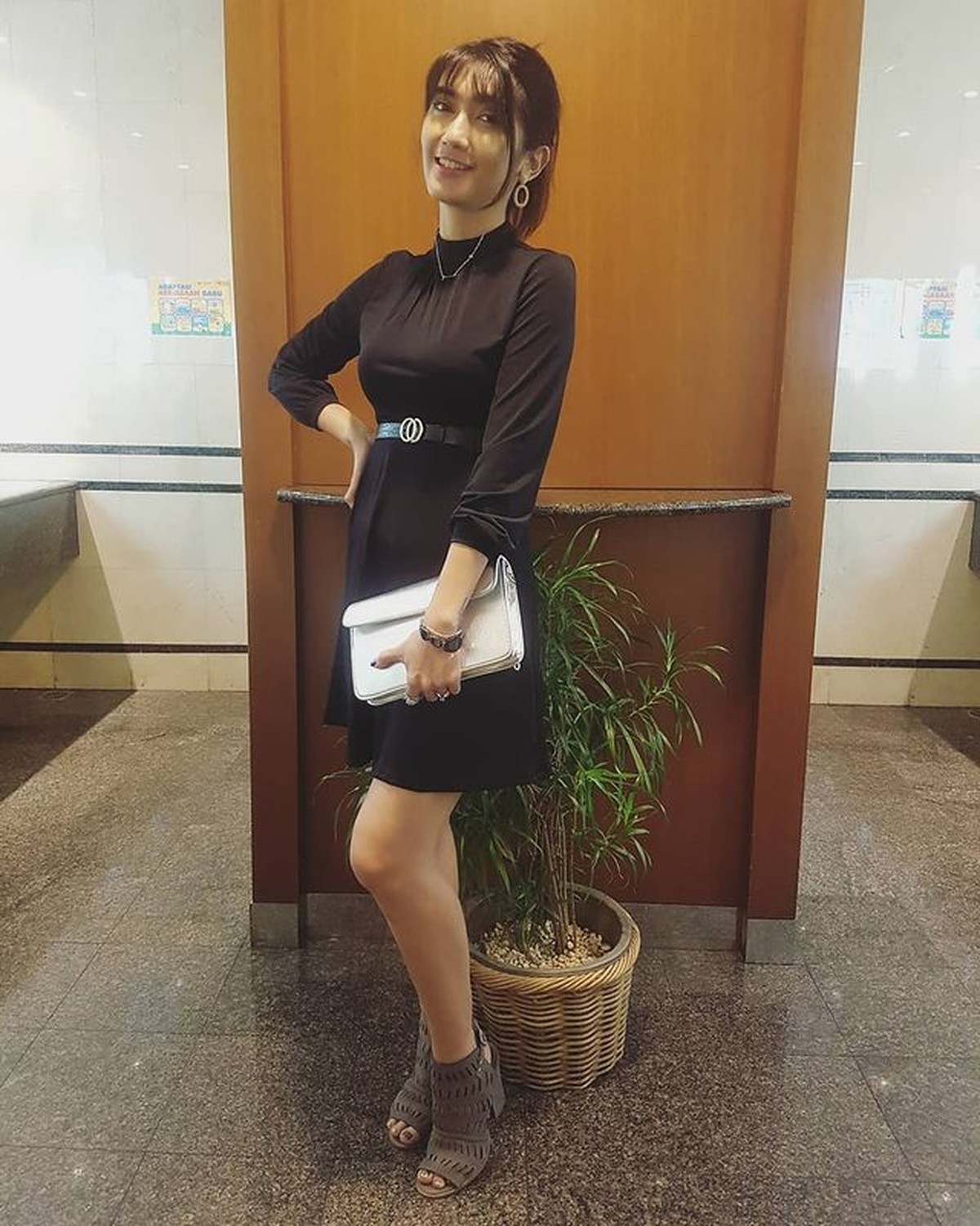 Pesinetron Revi Mariska mendapatkan hujatan dari masyarakat dan penggemar Lesti Kejora&period; Yuk kita intip potretnya&excl;