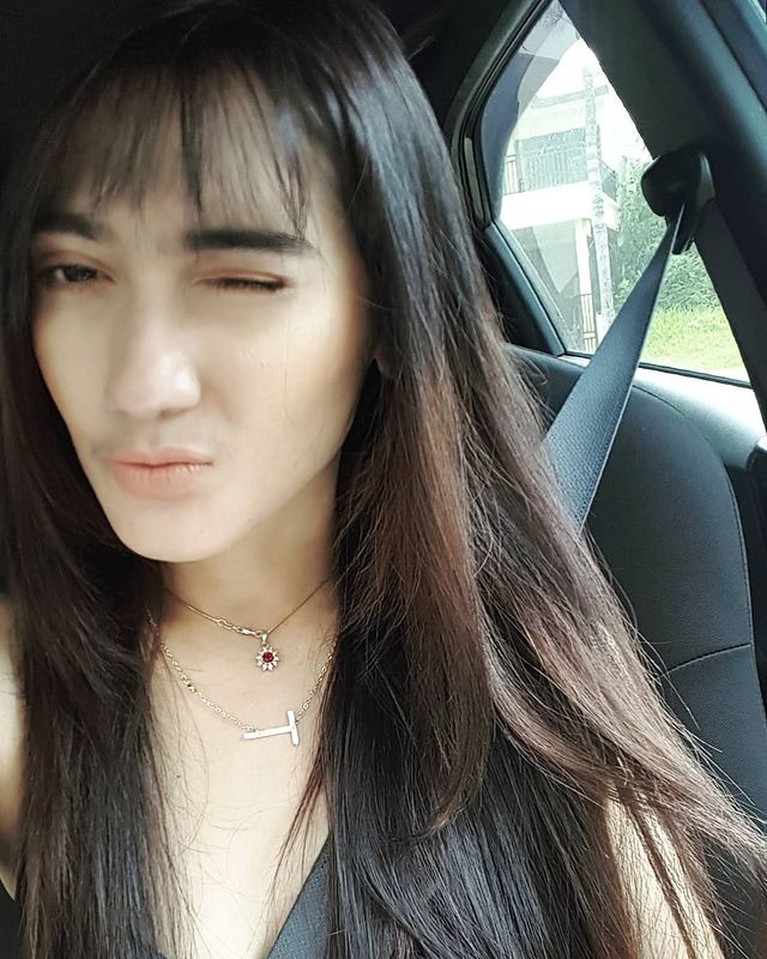 Pesinetron Revi Mariska mendapatkan hujatan dari masyarakat dan penggemar Lesti Kejora. Yuk kita intip potretnya!