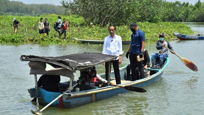 Presiden Jokowi mengaku ingin menjadikan area hutan bakau di Badung, Bali, sebagai salah satu venue KTT G20 pada 2022 mendatang.