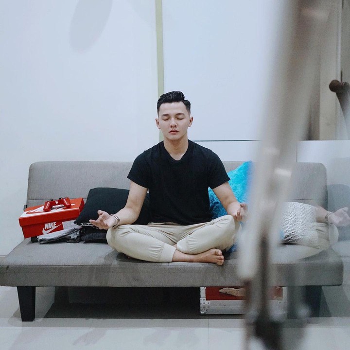 <p>Pasangan musisi ini tak muluk-muluk dalam mendekorasi rumah. Hunian mereka sengaja dibuat sederhana namun tetap nyaman. (Foto: Instagram @nellakharisma & @doryharsa)</p>