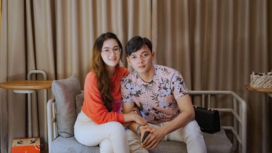 Rumah Nella Kharisma dan Dory Harsa