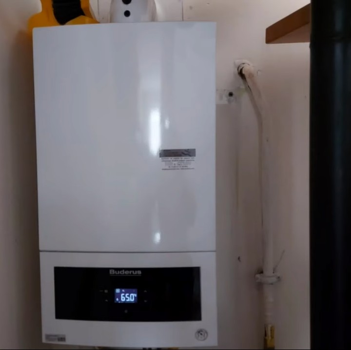 <p>Berikut mesin heater atau penghangat ruangan, Bunda. Alat ini juga mengalirkan gas untuk memasak, lho. (Foto: YouTube: Mama Efe-Mida Sembiring)</p>