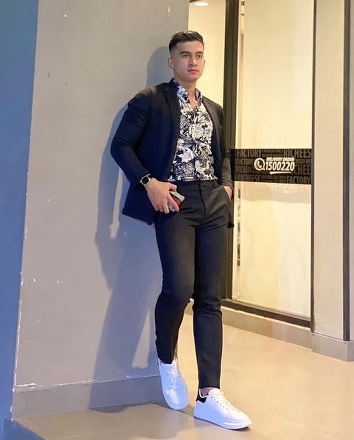 Seorang polisi viral di TikTok karena paras tampannya bak model mencuri perhatian&period; Yuk intip sosok Bripda Mustakim&excl;