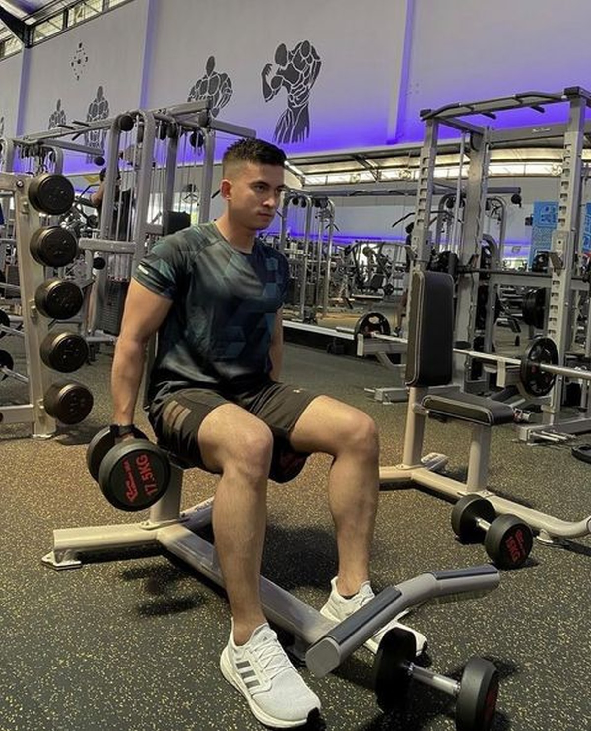 Seorang polisi viral di TikTok karena paras tampannya bak model mencuri perhatian&period; Yuk intip sosok Bripda Mustakim&excl;