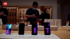 VIDEO: Riuh Warga China Serbu iPhone 13