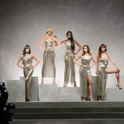 7 Fakta Mengenai Label Versace, Dari Tragedi Pembunuhan Desainernya Sampai Jadi Inspirasi Fitur Google