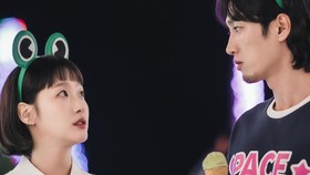 Kecanggungan Kim Go-eun Saat Kencan di Yumi's Cells