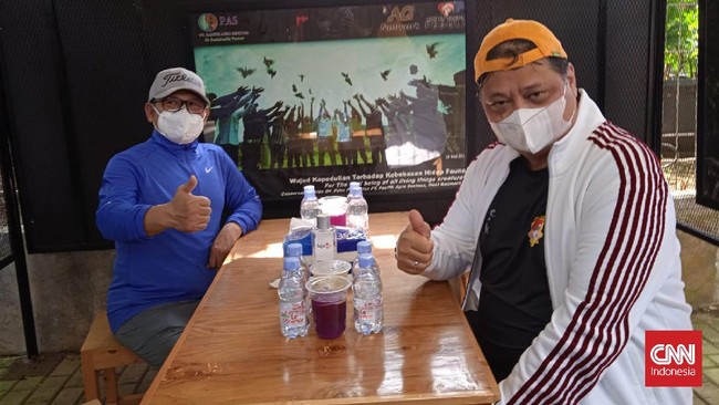 Ketua Umum Partai Golkar Airlangga Hartarto tak memberikan komentar banyak terkait status tersangka Azis Syamsuddin oleh Komisi Pemberantasan Korupsi.
