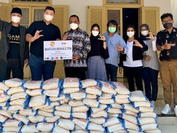 Crazy Rich Cilegon Billy Martono Donasi 2 Ton Beras