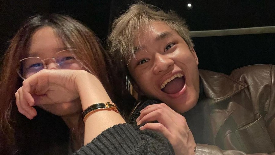 Double Date Bareng Deddy Corbuzier, Azka Peluk Mesra Wanita Ini