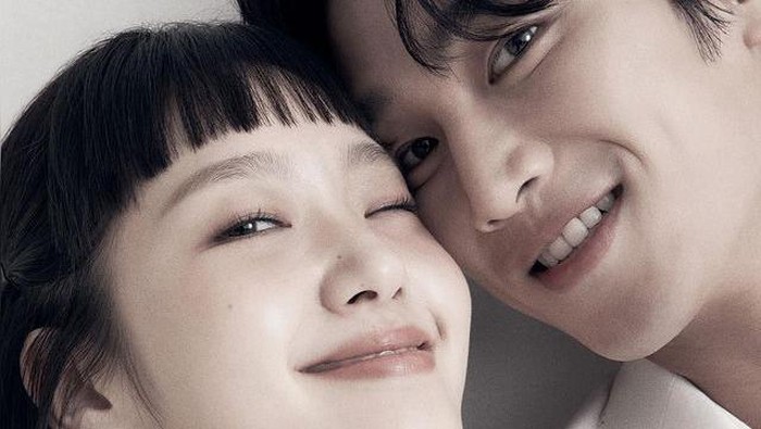 Nama Ahn Bo-hyun sendiri melambung ketika mendapatkan nominasi Best New Actor di Baeksang Awards untuk peran antagonis, Jang Geun-won di Itaewon Class. Jadi tidak sabar melihat akting Bo-hyun di Yumi's Cell ya, Beauties! / foto: instagram.com/ellekorea