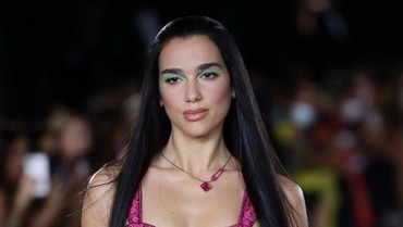img-title Dua Lipa Dikabarkan Turut Bintangi Film Live-action 'Barbie'