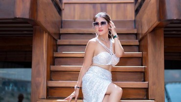 img-title Viral Video Helena Lim Crazy Rich PIK Ganti Baju di Tengah Jalan