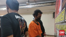 Pelaku Bakar Mimbar Masjid Raya Makassar Pakai Sajadah