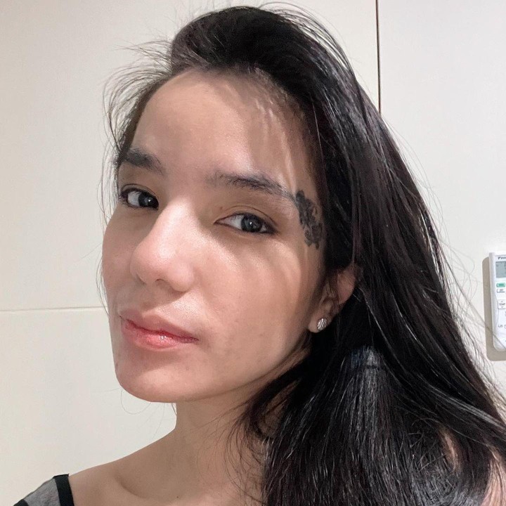 <p>Beberapa waktu lalu Sheila Marcia mengungkap alasannya menghapus foto. Bunda 4 anak ini melakukan laser karena dorongan hatinya, Bunda. (Foto: Instagram @itssheilamj)</p>