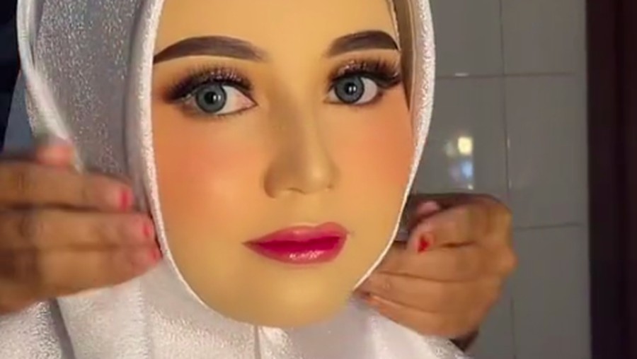 Terlalu Cantik, Pengantin Ini Jadi Perhatian Dikira Manekin Terlalu Cantik, Pengantin Ini Jadi Perhatian Dikira Manekin