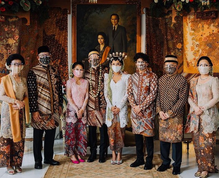 Nadia Sofia adalah cucu pertama dan tertua BJ Habibie yang baru saja melangsungkan pernikahan. Yuk intip momennya!