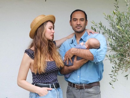 7 Potret Ario Bayu Bareng Istri Bule Prancis dan Anak yang Jarang Diekspos