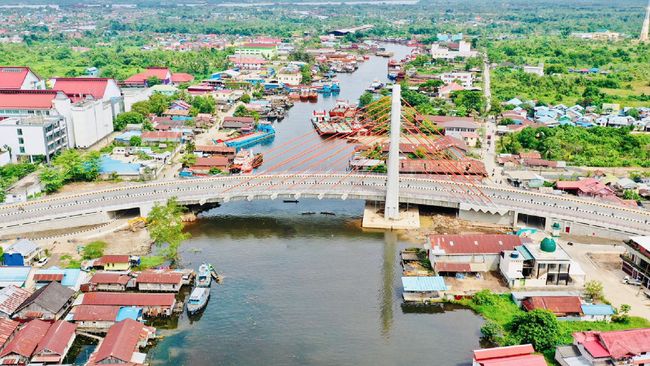 Jokowi Resmikan Jembatan Sei Alalak Bernilai Rp278 Miliar Presiden Jokowi meresmikan Jembatan Sei Alalak di Banjarmasin, Kalsel. Jembatan ini bernilai Rp278 miliar.