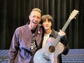 Chris Martin Beri Gitar ke Jin BTS 'Paling Ganteng Sedunia'