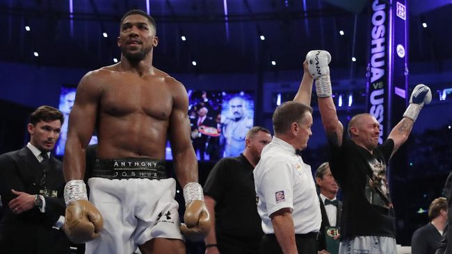 Joshua Ngotot Lawan Fury Usai Dihajar Usyk Anthony Joshua masih bertekad melawan Tyson Fury setelah dihajar Oleksandr Usyk dalam duel perebutan sabuk juara kelas berat di Stadion Tottenham.