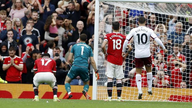 Fernandes Gagal Penalti, Ronaldo Diklaim Layak Disalahkan Cristiano Ronaldo diklaim bertanggung jawab atas kegagalan penalti Bruno Fernandes di Manchester United vs Aston Villa.