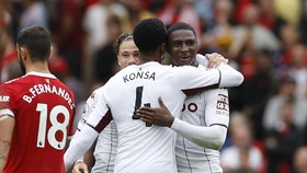 FOTO: Fernandes Gagal Penalti, Man Utd Malu di Old Trafford