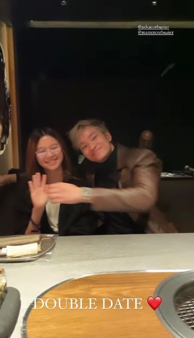 Deddy Corbuzier dan Azka Corbuzier terlihat double date bareng yang jadi sorotan. Yuk kita intip momennya!