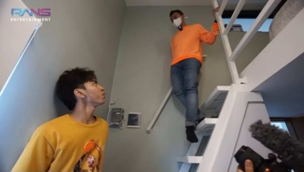 Baru-baru ini Raffi Ahmad berkunjung ke kos-kosan Dimas Ahmad yang baru&period; Yuk kita intip penampakan kost an mewahnya&excl;