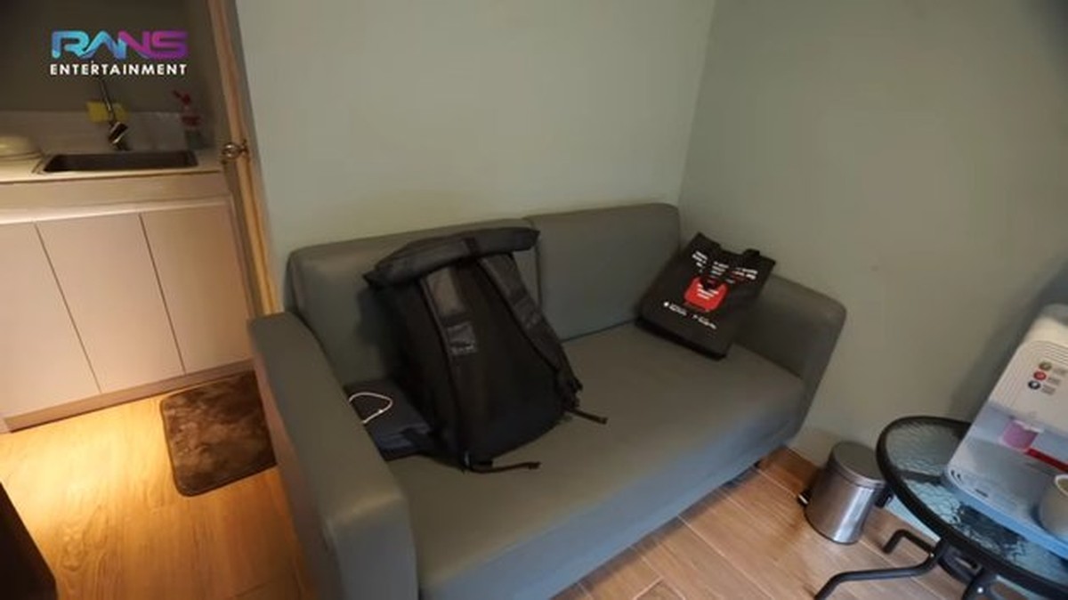 Baru-baru ini Raffi Ahmad berkunjung ke kos-kosan Dimas Ahmad yang baru&period; Yuk kita intip penampakan kost an mewahnya&excl;