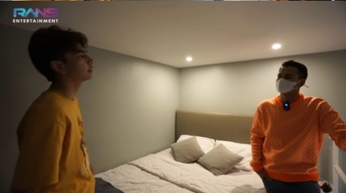 Baru-baru ini Raffi Ahmad berkunjung ke kos-kosan Dimas Ahmad yang baru&period; Yuk kita intip penampakan kost an mewahnya&excl;