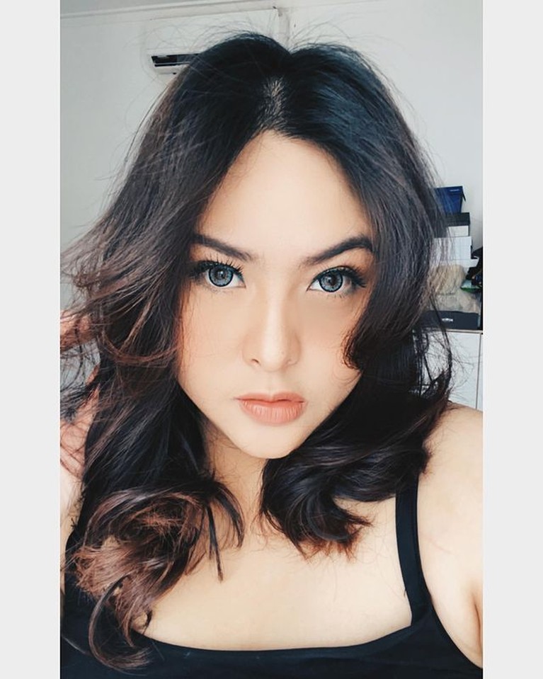 Penampilan Terbaru Audy item Usai Berat Badan Turun, Cantik & Langsing! Audy Item istri Iko Uwais berhasil diet dan menurunkan berat badan. Yuk intip penampilan terbarunya yang makin langsing!