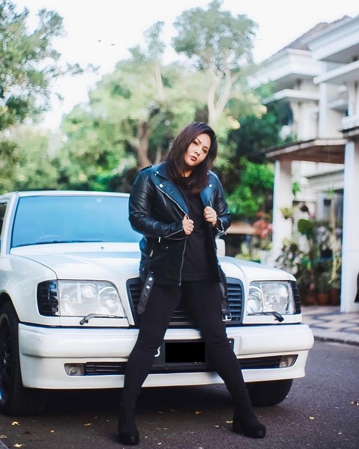 Audy Item istri Iko Uwais berhasil diet dan menurunkan berat badan&period; Yuk intip penampilan terbarunya yang makin langsing&excl;