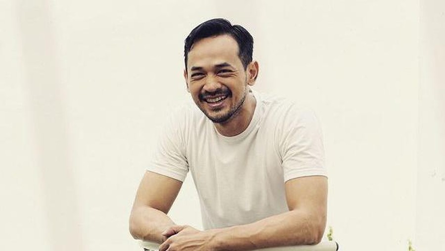 Oka Antara bergabung di sinetron 'Ikatan Cinta' dan dapat peran antagonis ia pun diserang oleh netizen khususnya emak-emak. Yuk intip!