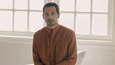 img-title Beragama Hindu, Begini Kata Oka Antara yang Sering Main Film Religi
