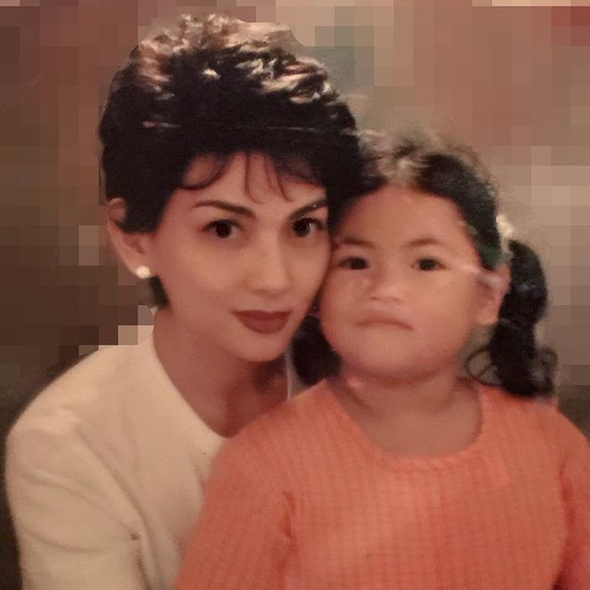 Anak Nia Daniaty&comma; Olivia Nathania diterpu isu tak sedap diduga melakukan penipuan CPNS&period; Yuk intip potret Nia dan sang putri&excl;