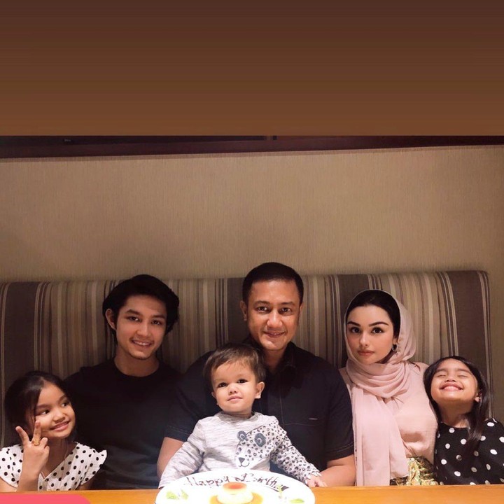 <p>Teuku Rassya memiliki ibu sambung bernama Nurah Syahfirah nih, Bunda. Nurah menikah dengan ayah Rassya, Teuku Rafly Pasya, dan dikaruniai tiga anak. (Foto: Instagram @nourahsheivirah)</p>