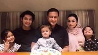 <p>Teuku Rassya memiliki ibu sambung bernama Nurah Syahfirah nih, Bunda. Nurah menikah dengan ayah Rassya, Teuku Rafly Pasya, dan dikaruniai tiga anak. (Foto: Instagram @nourahsheivirah)</p>