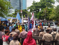 Digeruduk Aliansi BEM SI, Jalan Kuningan Persada Depan KPK Ditutup