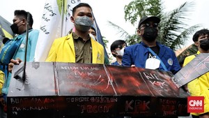 FOTO: Aksi Mahasiswa di Depan Gedung KPK